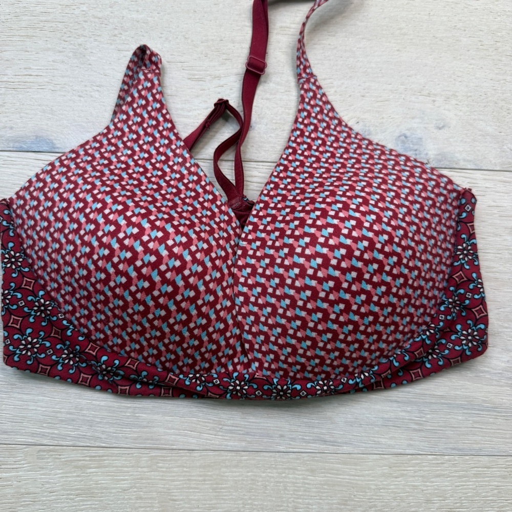 Victoria’s Secret Women's Red Patterned Bra